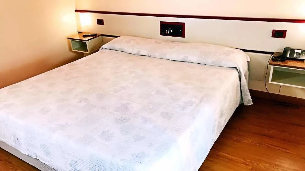 Hotel Maxim Bologna 3*,  Italy